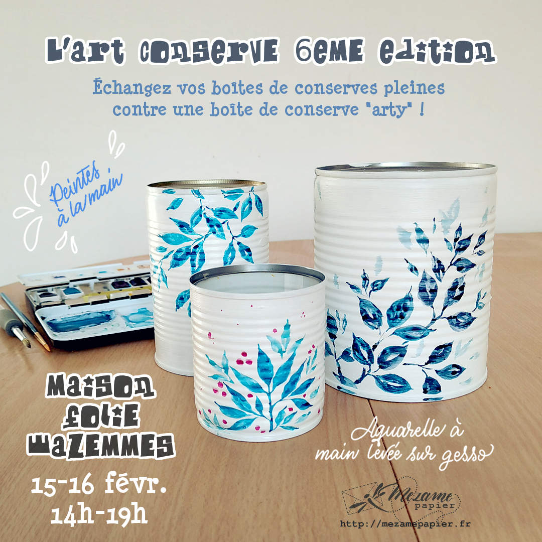 Photo de boîtes de conserve décorées, fond blanc au gesso avec motif végétal de branche d'arbre tombantes sur une face, montantes sur l'autre, réalisé à main levée au pinceau et à l'aquarelle Winsor & Newton. Couleurs utilisées : Gris de Payne, Turquoise de Phtalo, Vert viridien, Magenta quinachridone