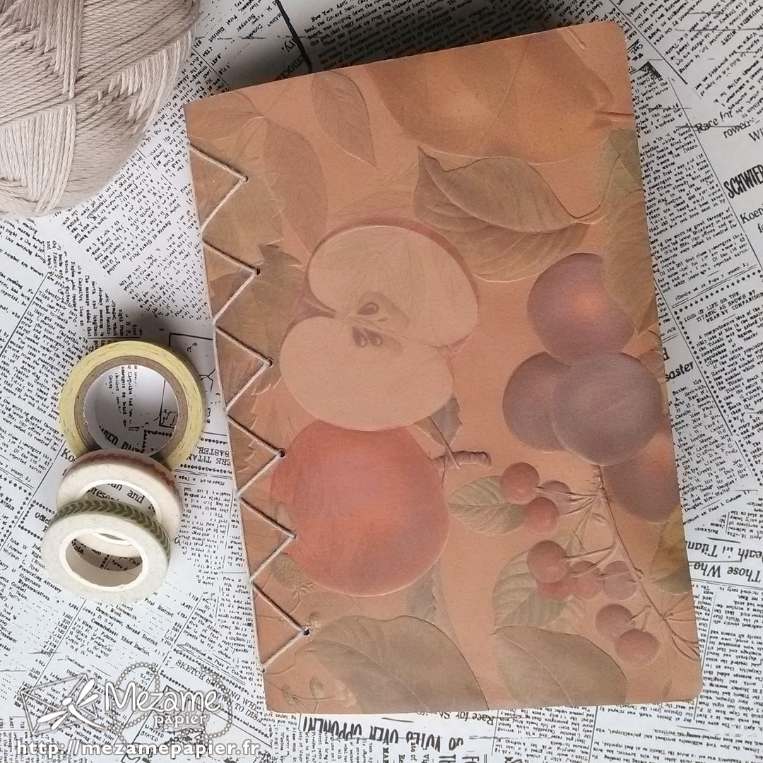 Carnet fait main en reliure cousue (variation de piqûre à cheval) aux couleurs de l'automne