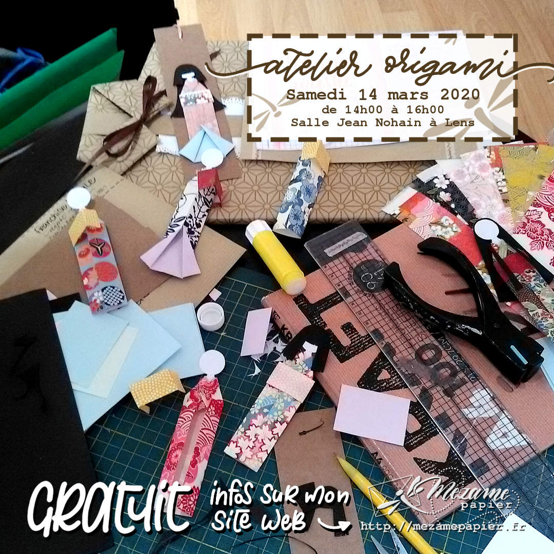 Photo de 5 poupées en véritable papier japonais, kimono pliéaux motifs floraux et ceinture aux motifs géométriques. Cheveux noir découpées à la main, création artisanale unique montée sur base kraft 200 g/m2